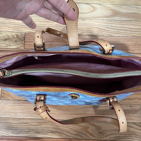 GUC beautiful Dooney & Bourke Handbag 👜 - Picture 5 of 17